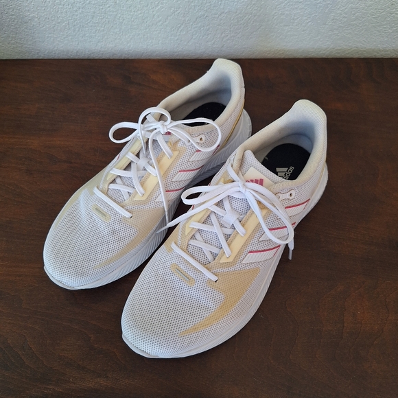 Adidas womens run falcon 2.0, gently used condition.  Worn a few times - Picture 1 of 7